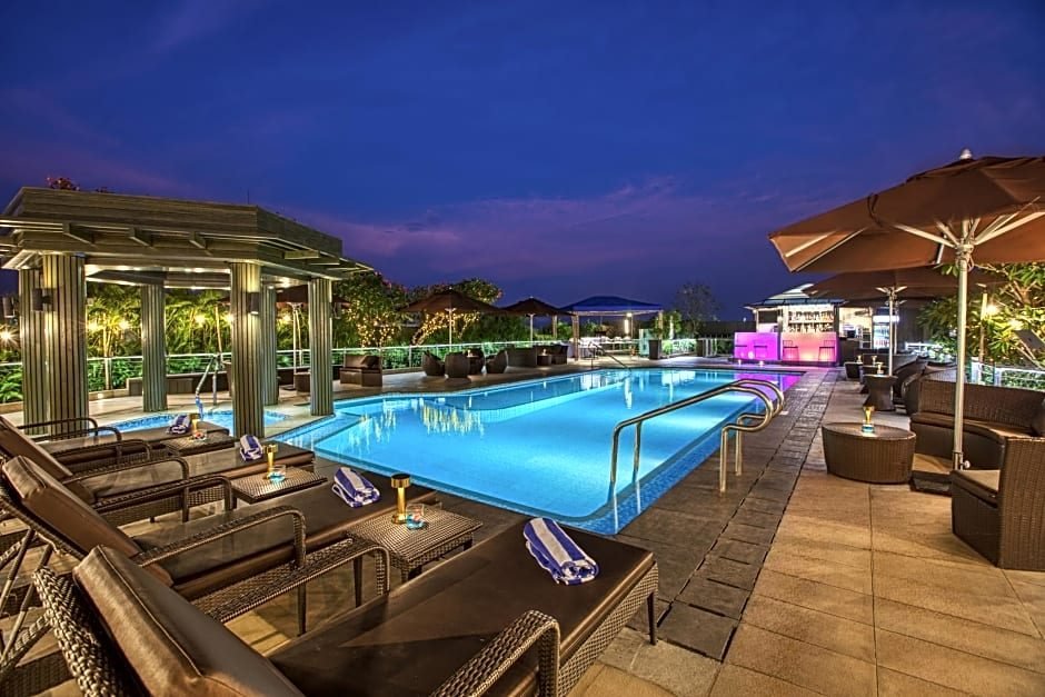 Newport Belmont Hotel roof deck pool at dusk